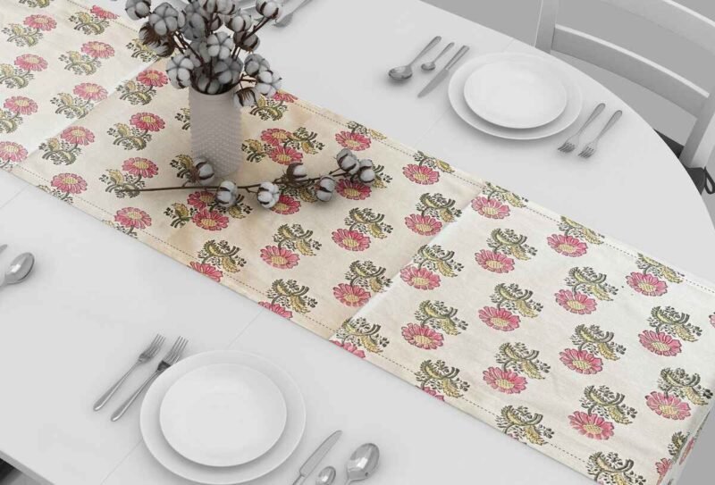 Table Runner V Closeup